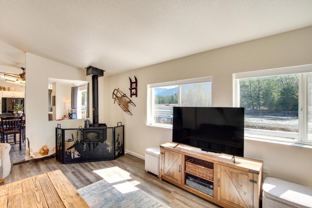 Riverfront Home With Deck, Near Mount Rainier! Packwood Zewnętrze zdjęcie