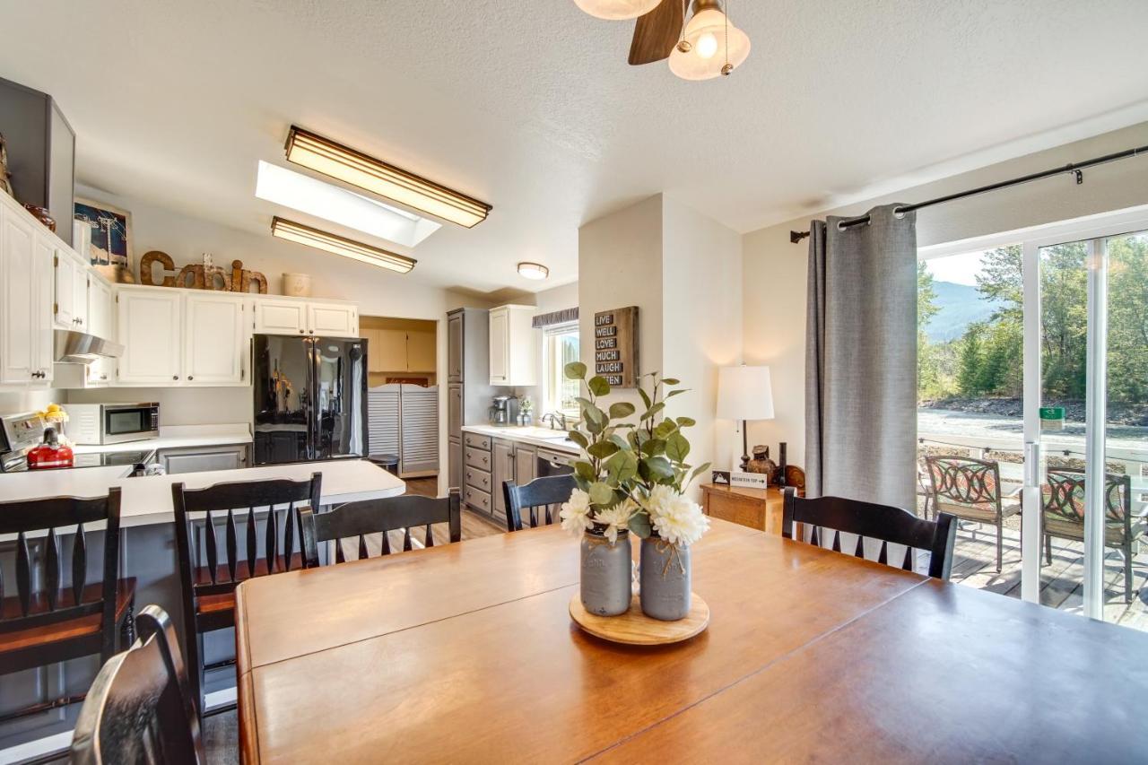 Riverfront Home With Deck, Near Mount Rainier! Packwood Zewnętrze zdjęcie