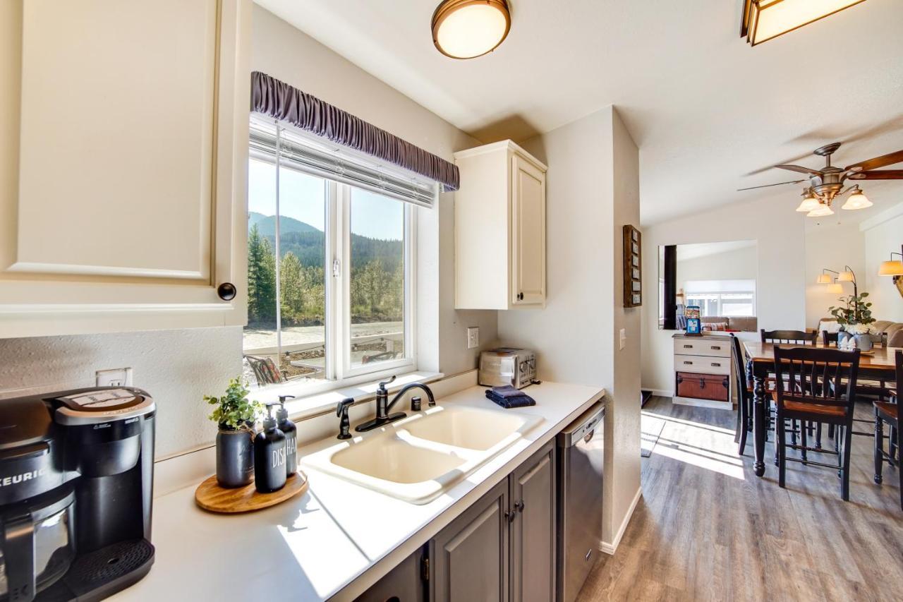 Riverfront Home With Deck, Near Mount Rainier! Packwood Zewnętrze zdjęcie