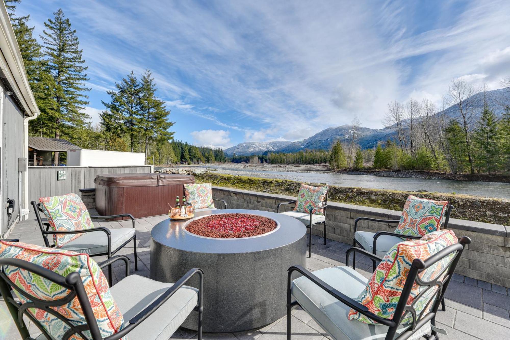 Riverfront Home With Deck, Near Mount Rainier! Packwood Zewnętrze zdjęcie