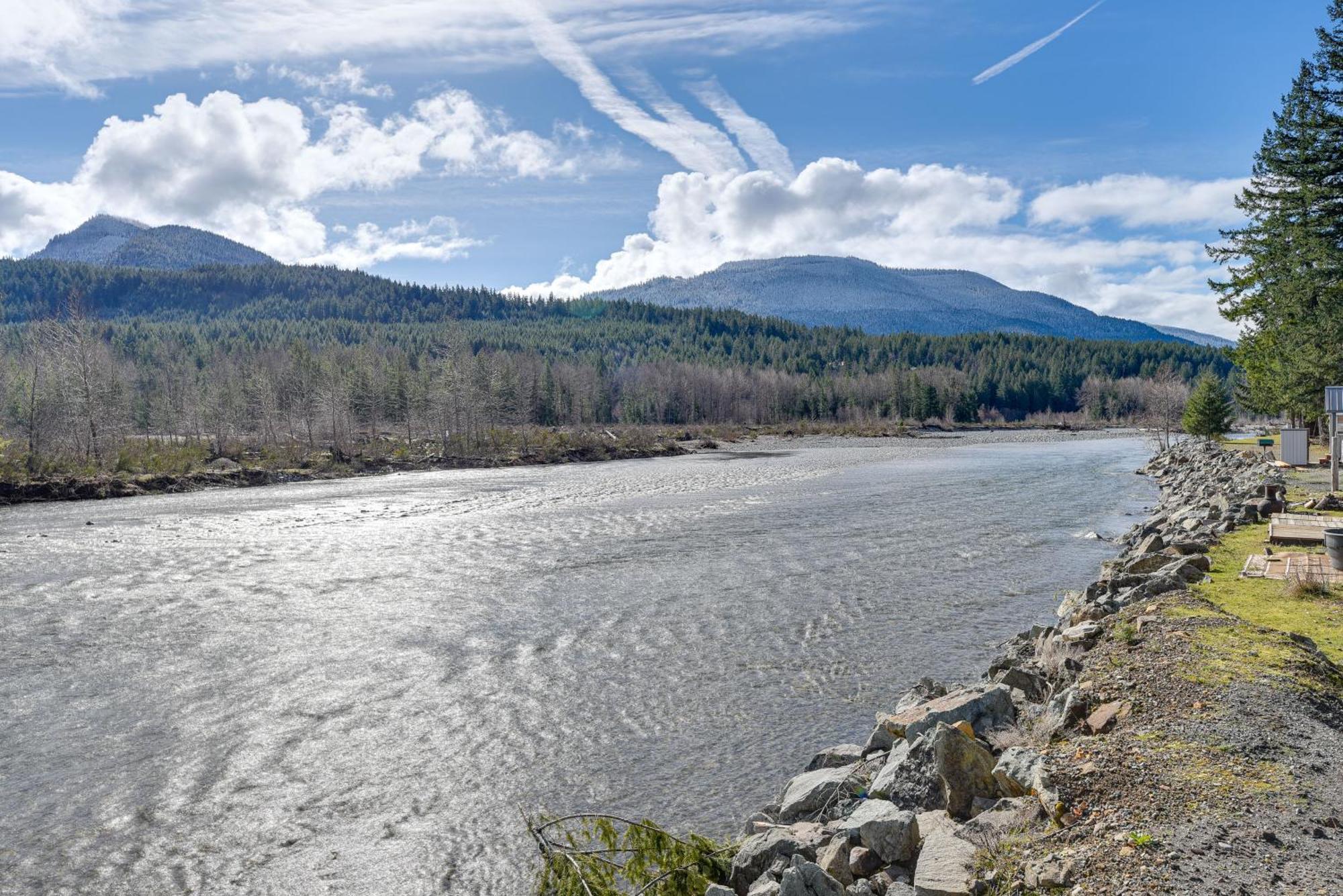 Riverfront Home With Deck, Near Mount Rainier! Packwood Zewnętrze zdjęcie